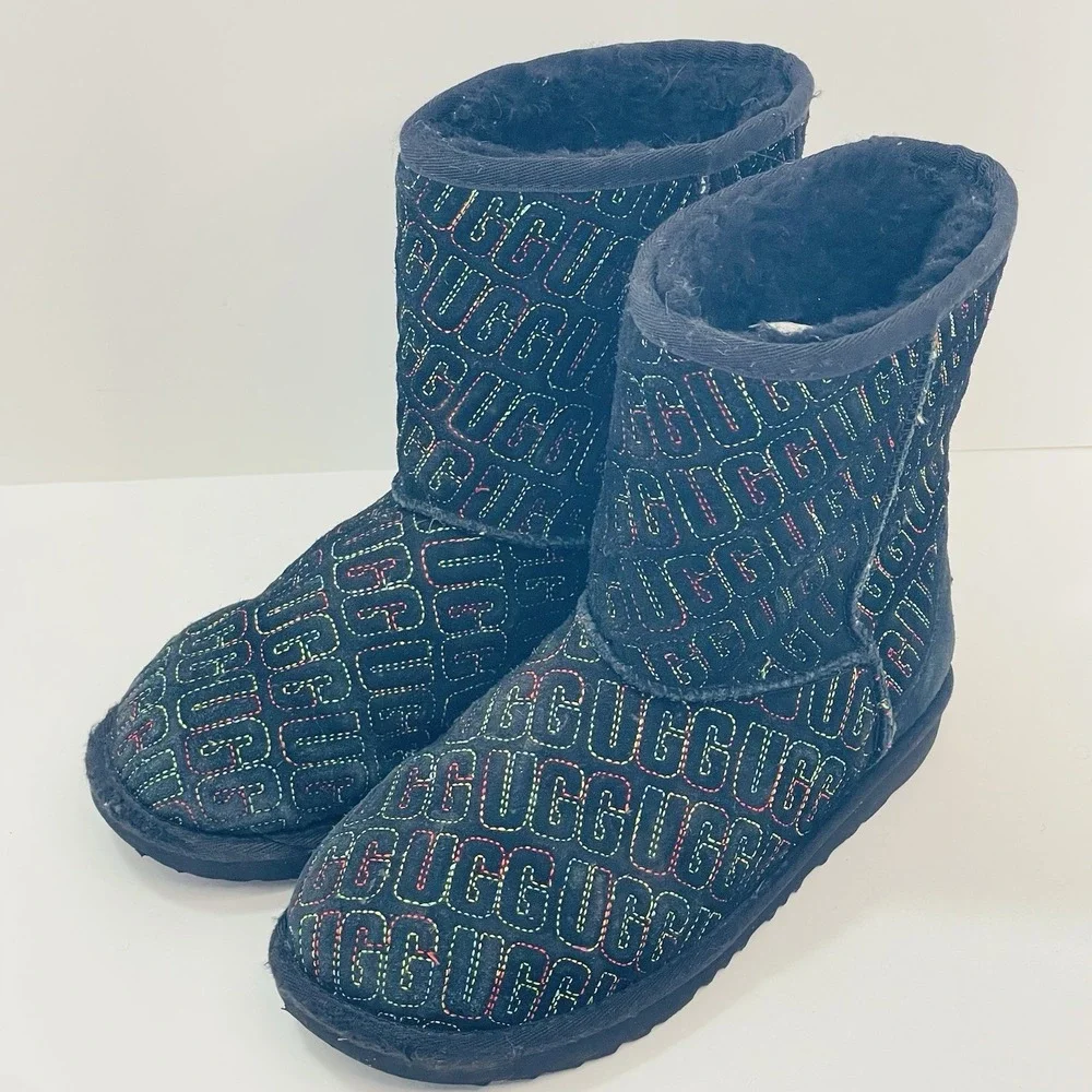 UGG Classic II Graphic Stitch Kids Youth Boots 1112383K Black Sz 5